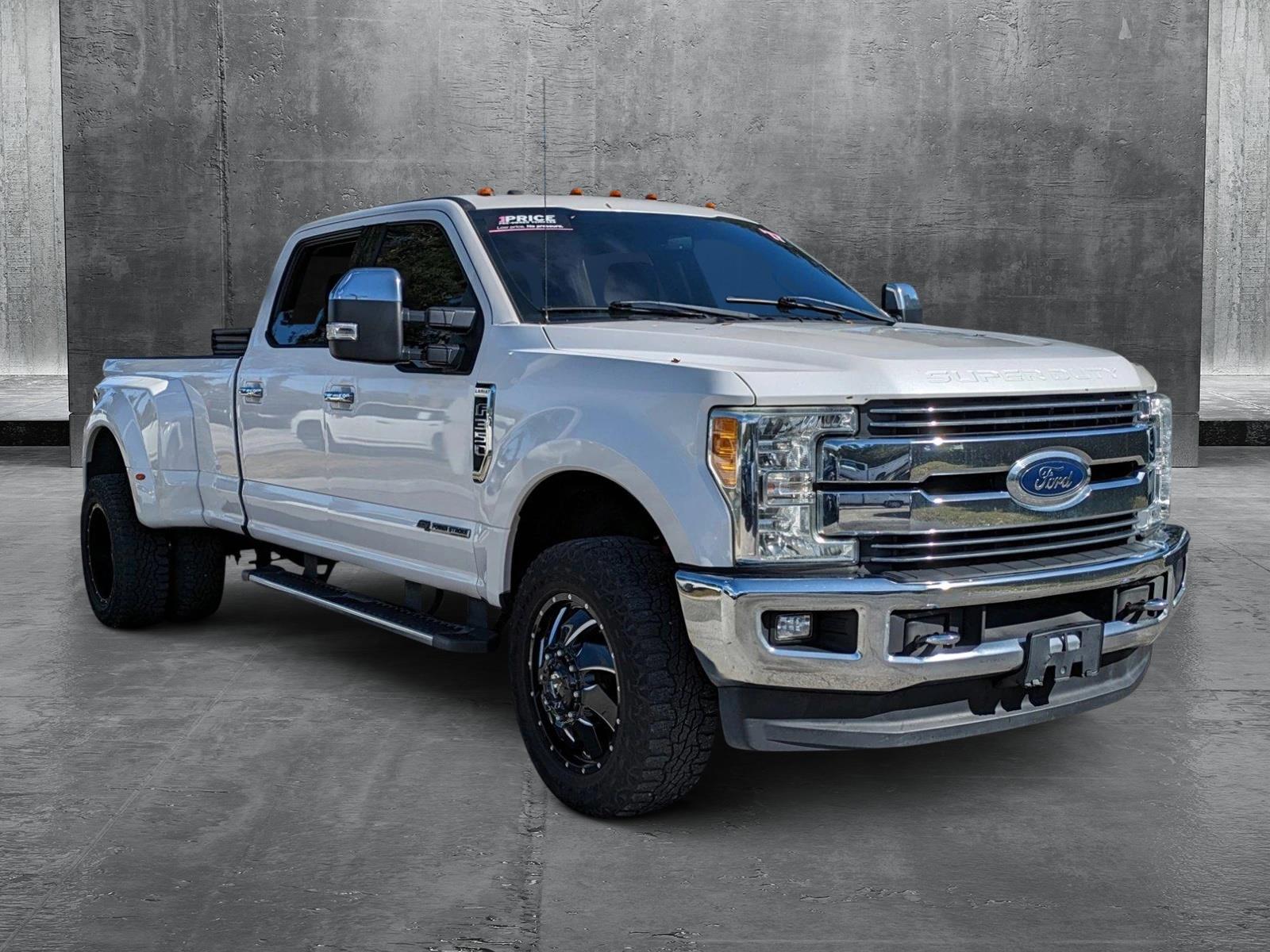 2017 Ford Super Duty F-350 DRW Vehicle Photo in Jacksonville, FL 32256