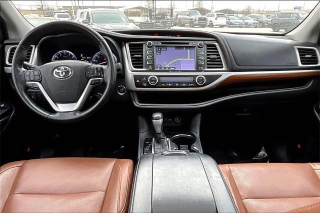 2019 Toyota Highlander Vehicle Photo in Grapevine, TX 76051