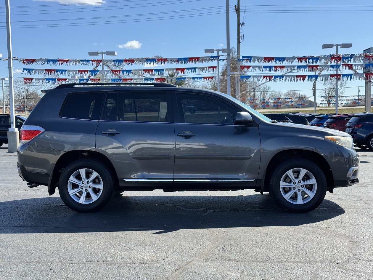 2011 Toyota Highlander Vehicle Photo in BOONVILLE, IN 47601-9633