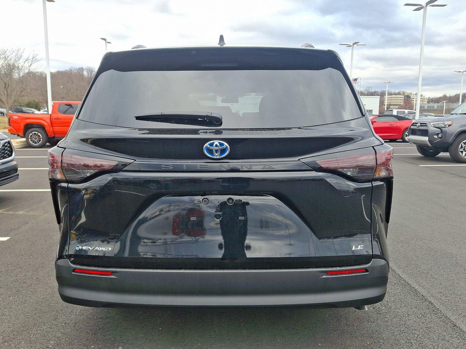 2025 Toyota Sienna Vehicle Photo in Harrisburg, PA 17111