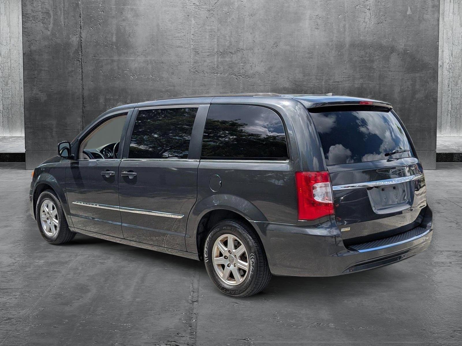 2012 Chrysler Town & Country Vehicle Photo in PEMBROKE PINES, FL 33024-6534