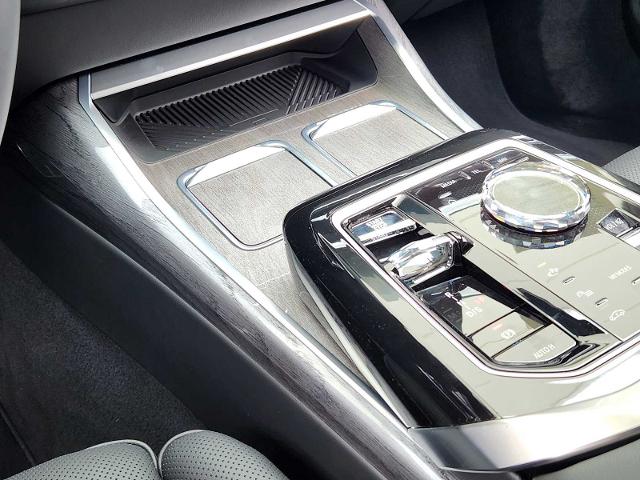 2024 BMW 740i xDrive Vehicle Photo in PLANO, TX 75024