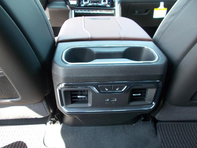 2025 GMC Sierra 2500 HD Vehicle Photo in LOWELL, MA 01852-4336
