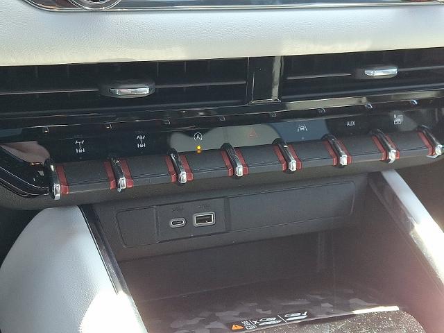 2024 GMC Canyon Vehicle Photo in TREVOSE, PA 19053-4984