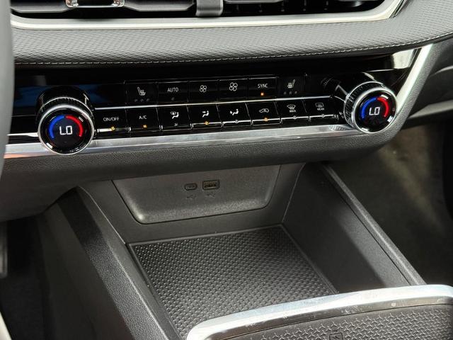 2026 Chevrolet Equinox Vehicle Photo in COLUMBIA, MO 65203-3903