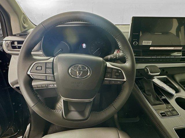 2025 Toyota Sienna Vehicle Photo in Flemington, NJ 08822