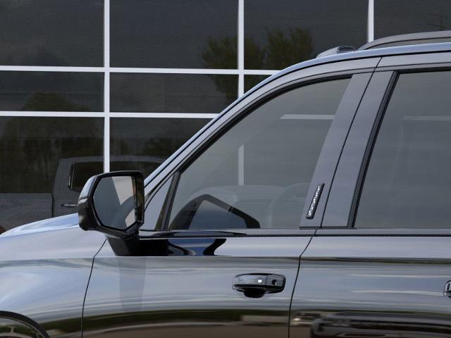 2025 Chevrolet Suburban Vehicle Photo in Roslyn, NY 11576