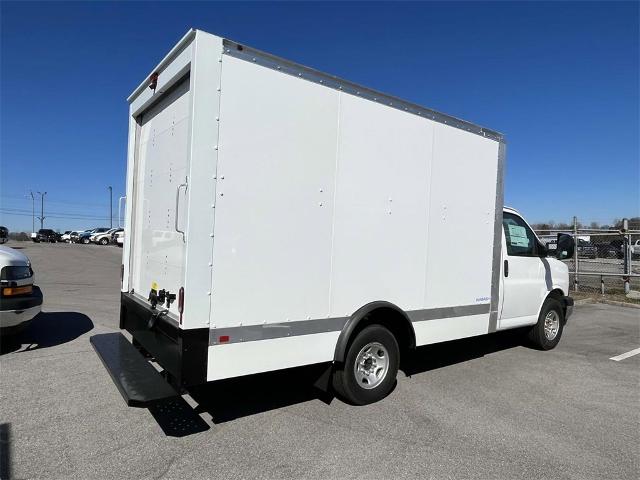 2023 Chevrolet Express Cutaway 3500 Vehicle Photo in ALCOA, TN 37701-3235