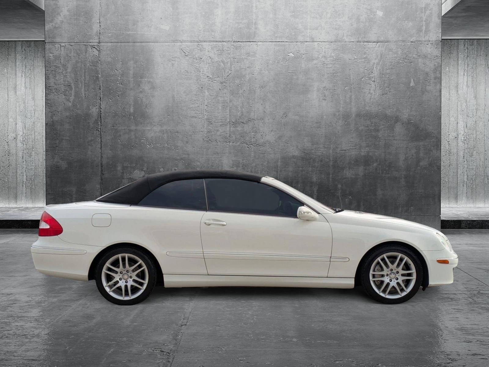 2009 Mercedes-Benz CLK-Class Vehicle Photo in Tustin, CA 92782