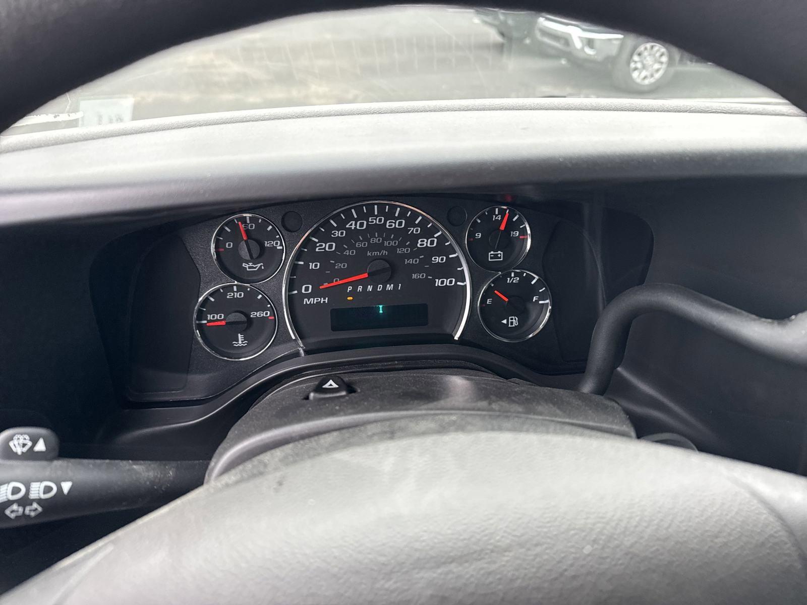 2024 Chevrolet Express Cutaway 3500 Vehicle Photo in GEORGETOWN, TX 78626-7508