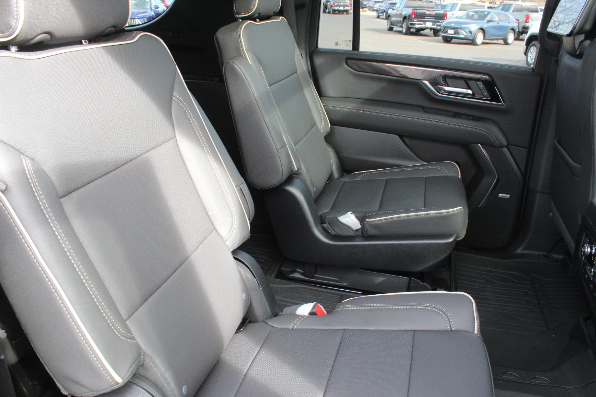 2025 GMC Yukon XL Vehicle Photo in AURORA, CO 80012-4011