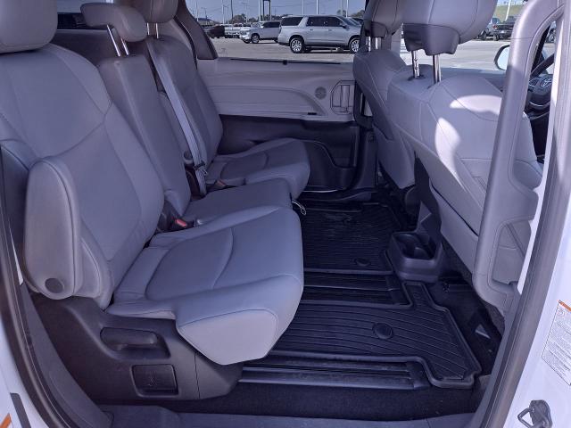 2022 Toyota Sienna Vehicle Photo in NEDERLAND, TX 77627-8017