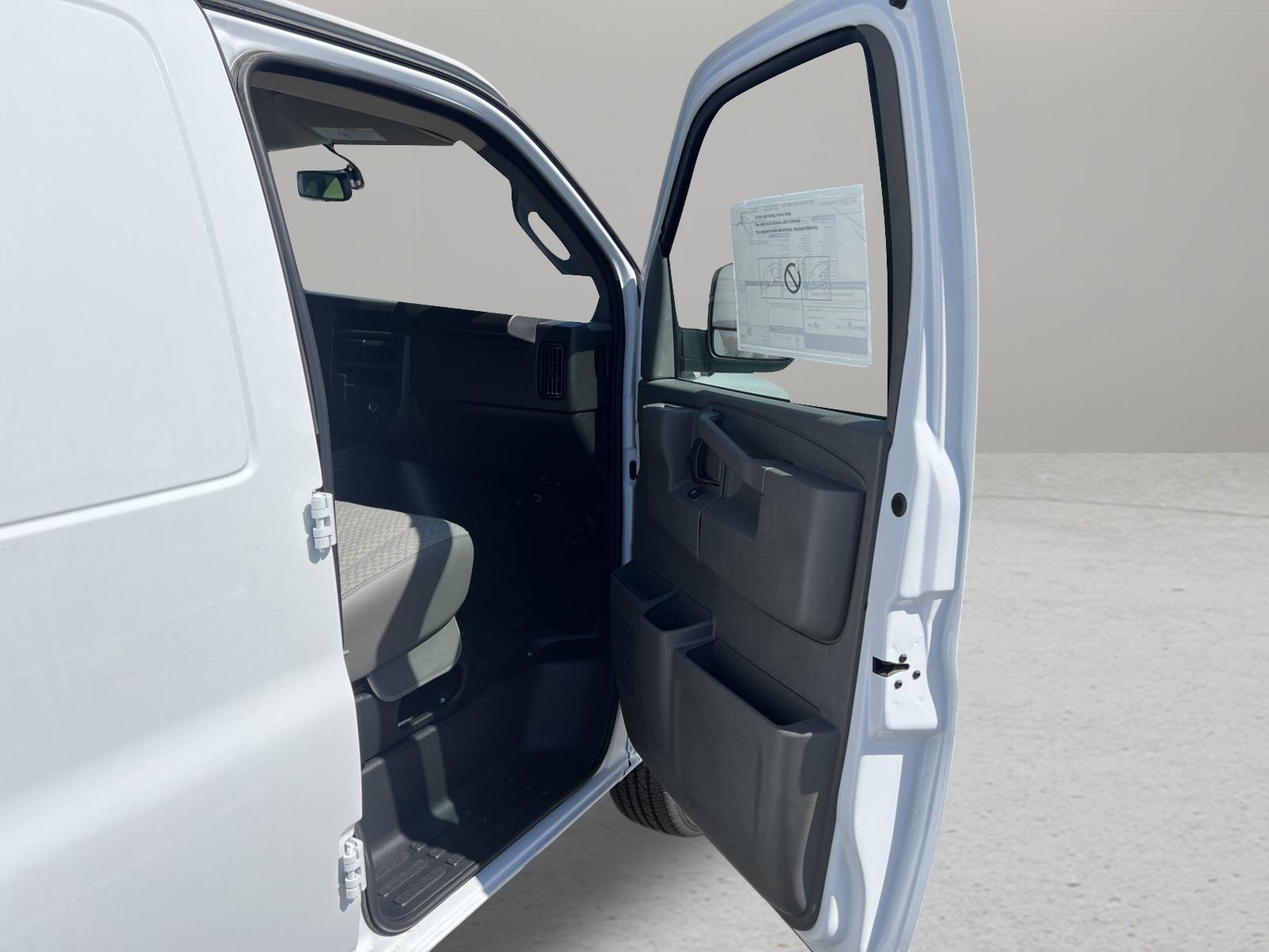 2025 Chevrolet Express Cargo 2500 Vehicle Photo in GEORGETOWN, TX 78626-7508