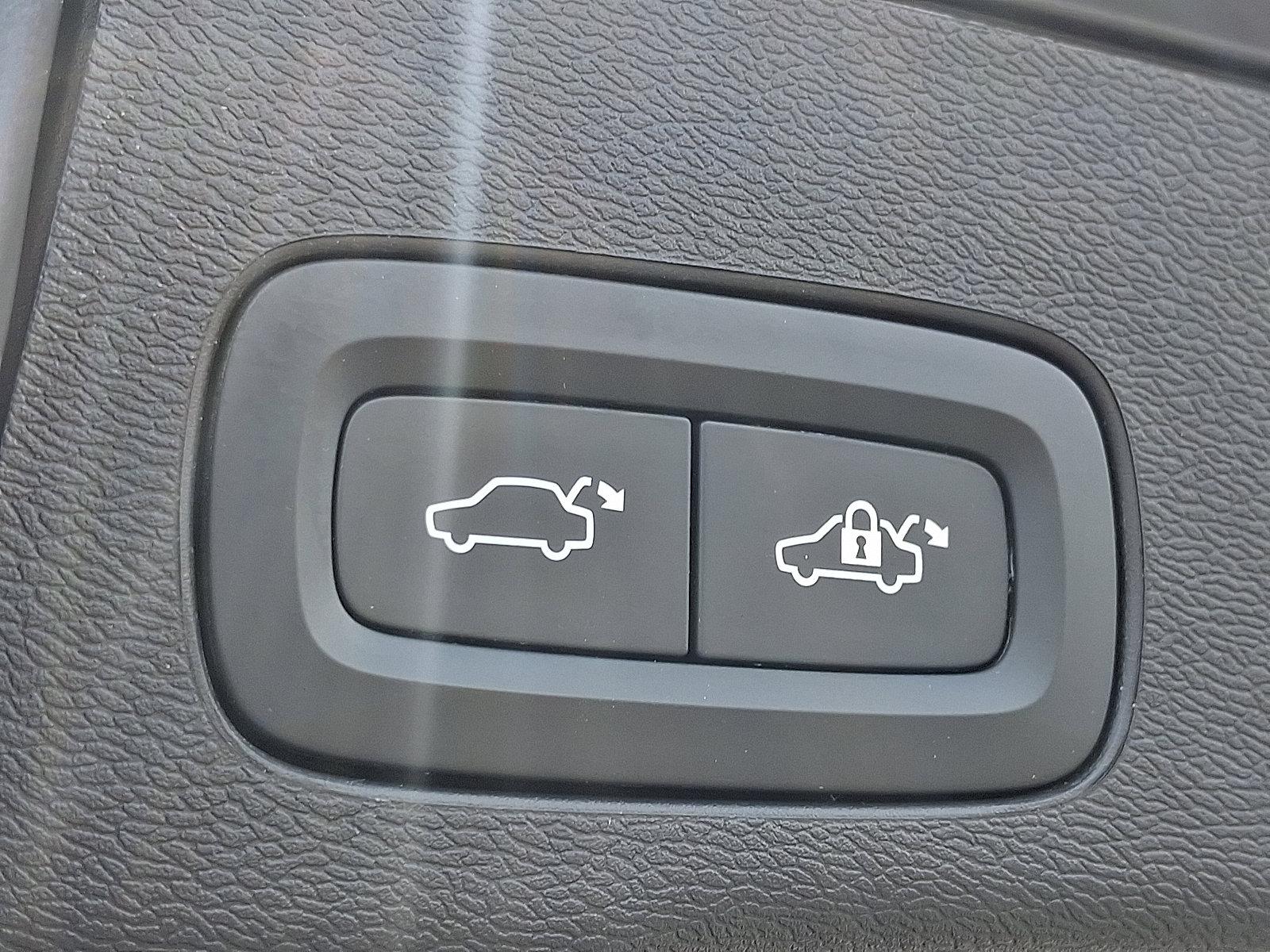 2023 Volvo XC60 Vehicle Photo in Trevose, PA 19053