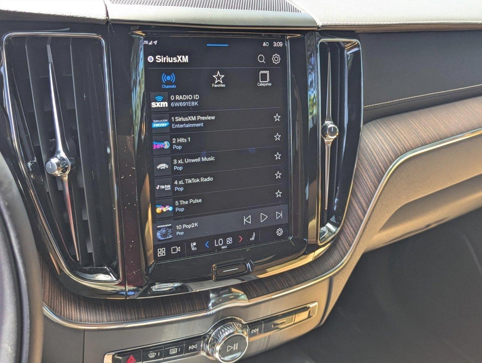 2022 Volvo XC60 Recharge Plug-In Hybrid Vehicle Photo in Delray Beach, FL 33444