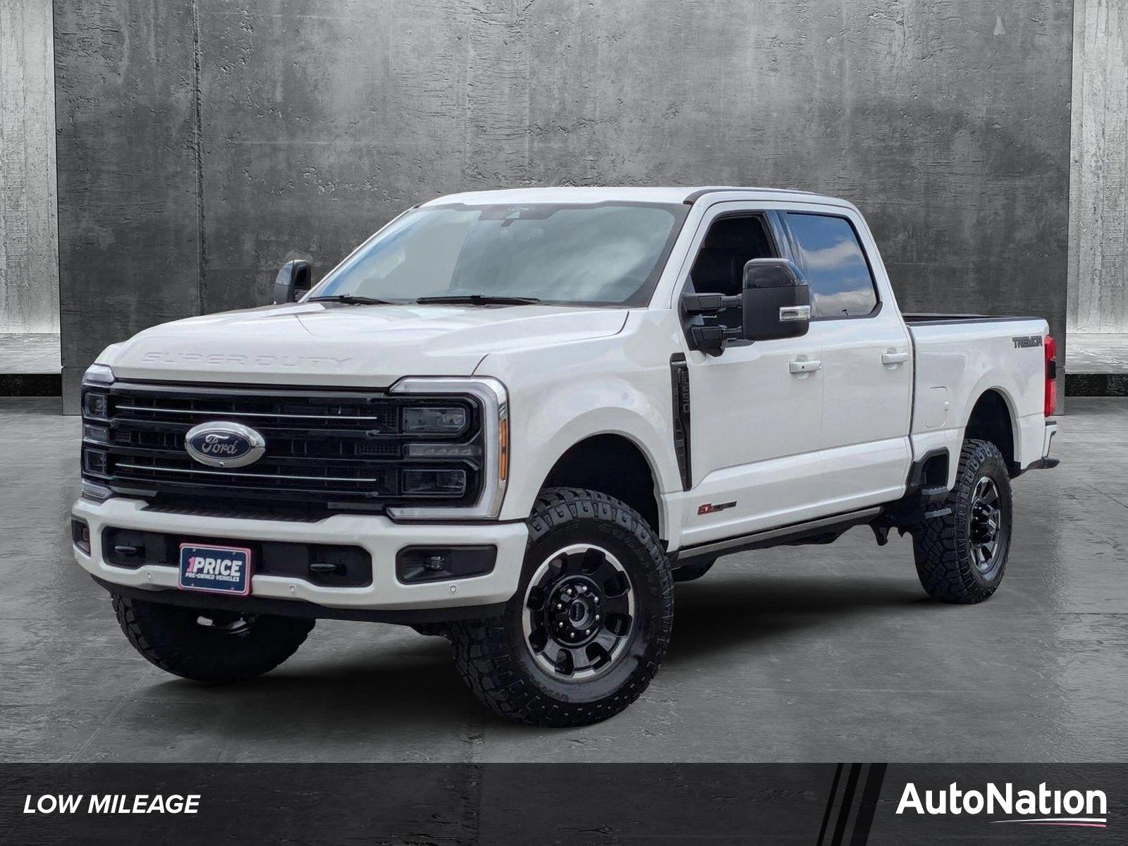 2025 Ford Super Duty F-250 SRW Vehicle Photo in Valencia, CA 91355