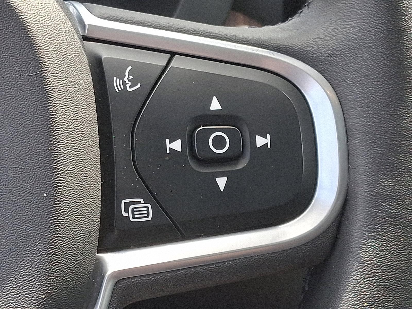 2022 Volvo XC60 Vehicle Photo in Trevose, PA 19053