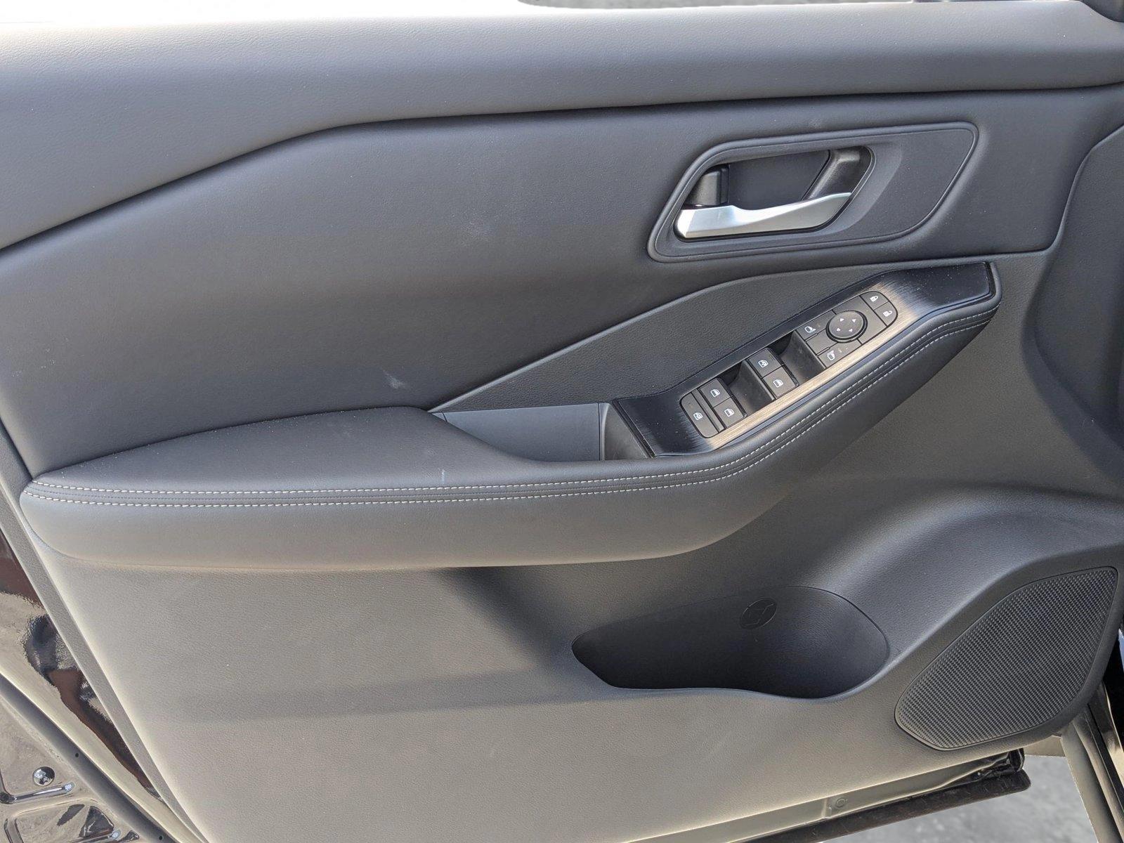 2025 Nissan Rogue Vehicle Photo in Pembroke Pines , FL 33084