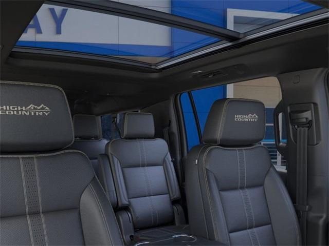 2025 Chevrolet Suburban Vehicle Photo in ENGLEWOOD, CO 80113-6708
