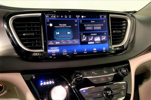 2022 Chrysler Pacifica Vehicle Photo in KANSAS CITY, MO 64114-4502