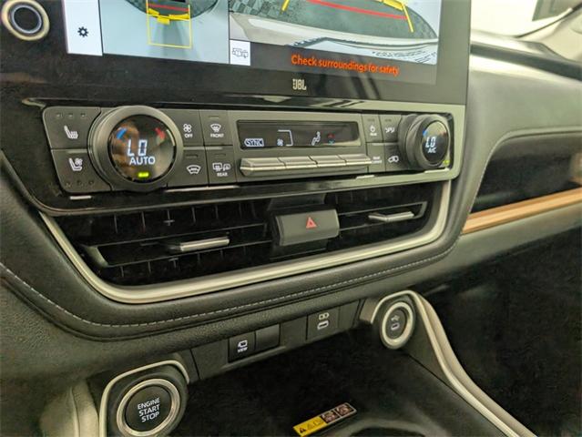 2024 Toyota Grand Highlander Vehicle Photo in ENGLEWOOD, CO 80113-6708
