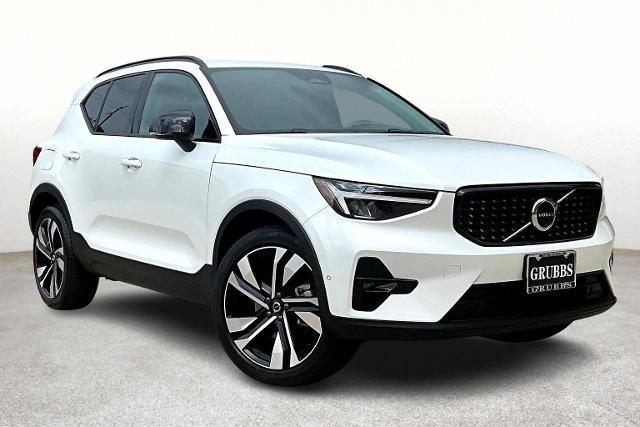 2025 Volvo XC40 Vehicle Photo in Houston, TX 77007