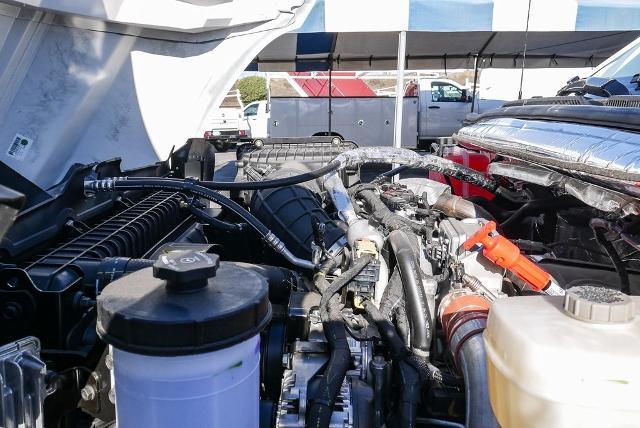 2023 Chevrolet Silverado Chassis Cab Vehicle Photo in VENTURA, CA 93003-8585