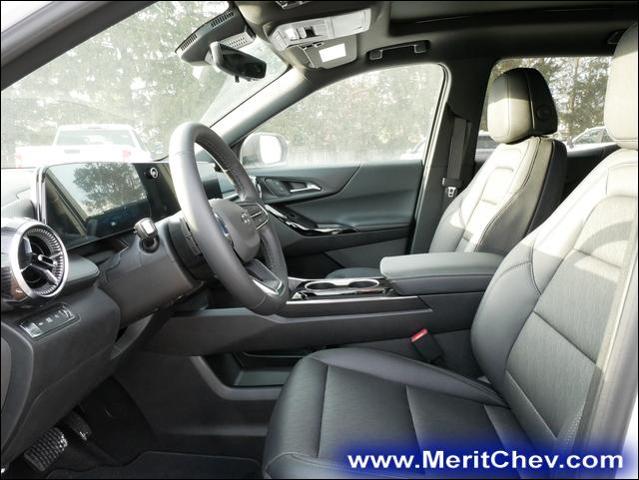 2025 Chevrolet Equinox Vehicle Photo in MAPLEWOOD, MN 55119-4794