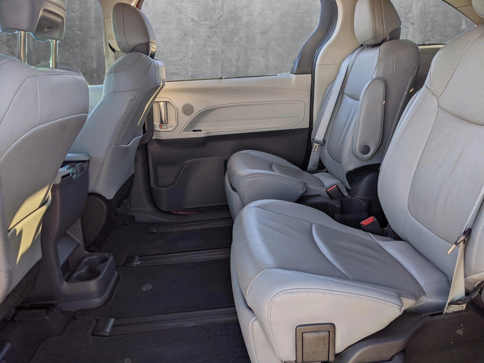 2023 Toyota Sienna Vehicle Photo in Austin, TX 78728