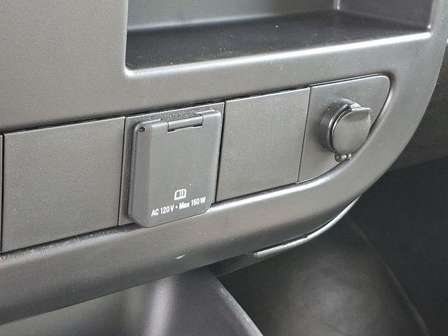 2024 Chevrolet Express Cutaway 3500 Vehicle Photo in DANBURY, CT 06810-5034