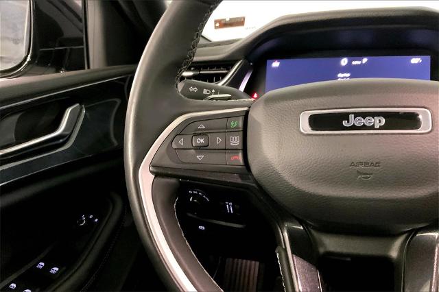 2023 Jeep Grand Cherokee L Vehicle Photo in Lees Summit, MO 64086