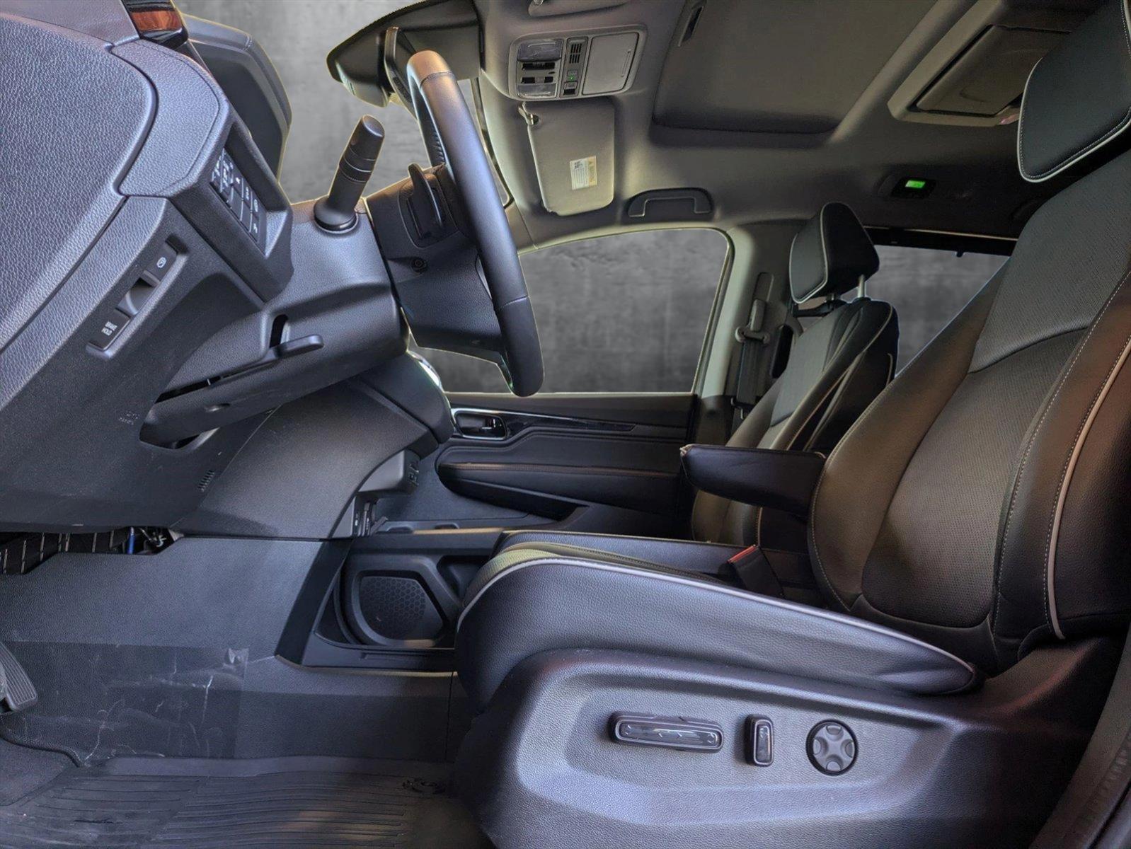 2024 Honda Odyssey Vehicle Photo in Valencia, CA 91355-1794