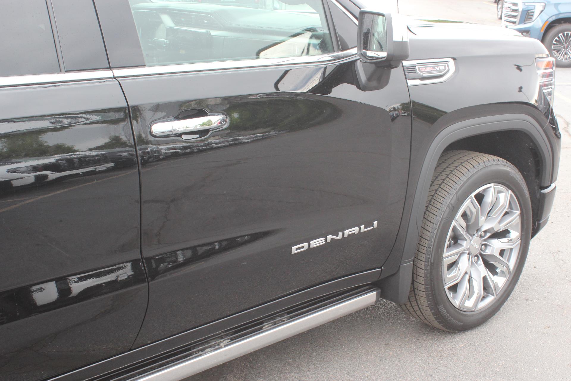 2025 GMC Sierra 1500 Vehicle Photo in AURORA, CO 80012-4011