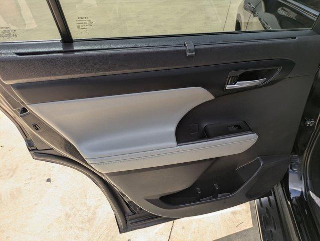2021 Toyota Highlander Vehicle Photo in SELMA, TX 78154-1460