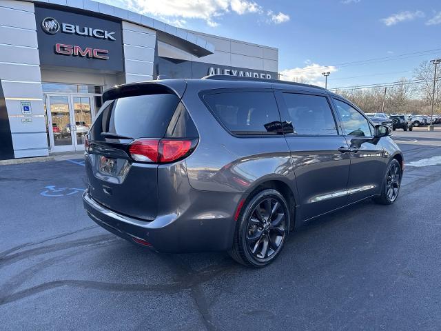 2019 Chrysler Pacifica Touring L Plus photo 3