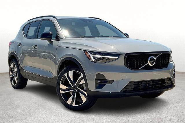 2025 Volvo XC40 Vehicle Photo in Grapevine, TX 76051