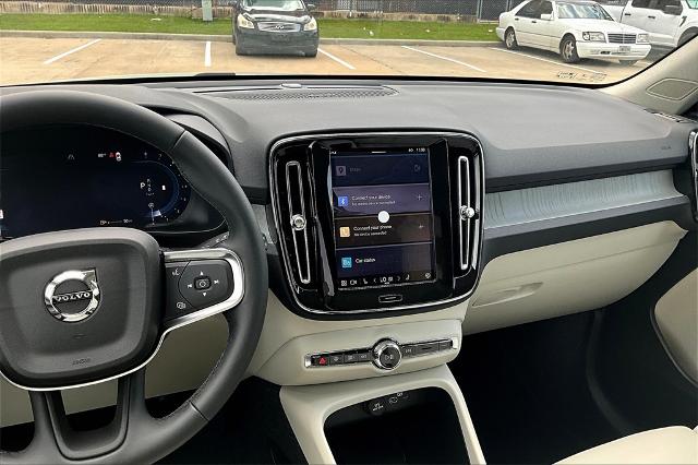 2025 Volvo XC40 Vehicle Photo in Houston, TX 77007