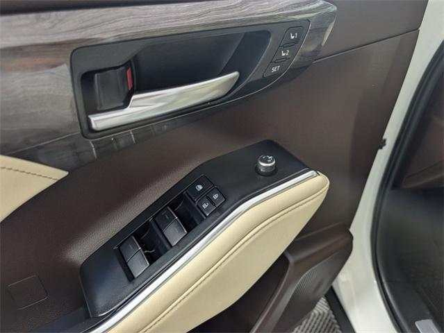 2021 Toyota Highlander Vehicle Photo in ENGLEWOOD, CO 80113-6708