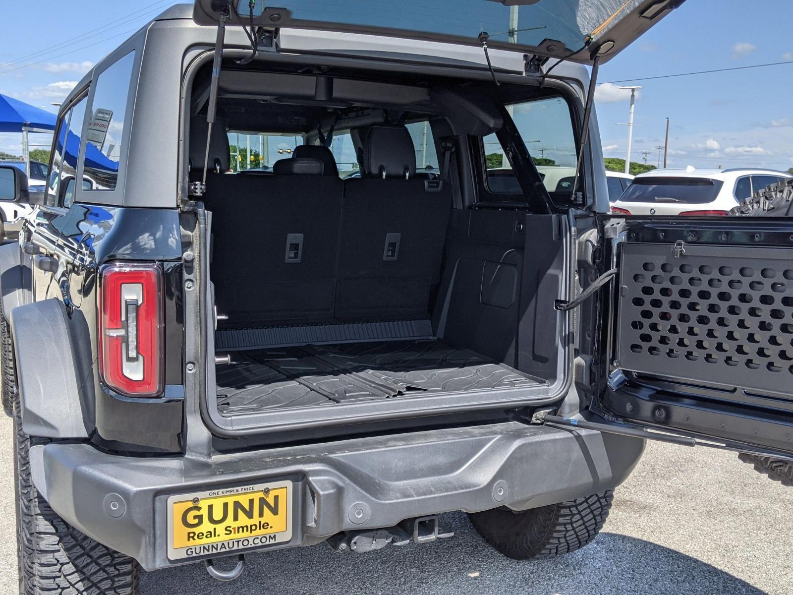2024 Ford Bronco Vehicle Photo in Seguin, TX 78155