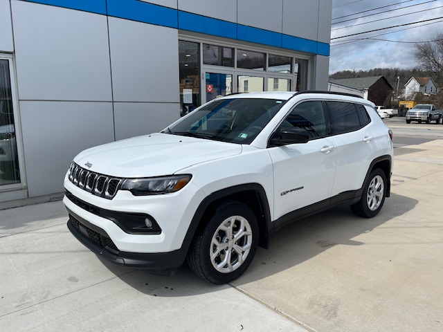 Bright White Clearcoat 2024 Jeep Compass Latitude 4WD SUV / Crossover Four-Wheel Drive Automatic