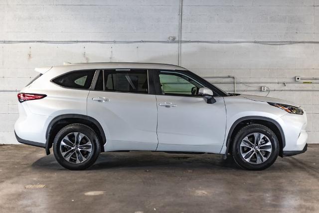 2023 Toyota Highlander Vehicle Photo in Tigard, OR 97223