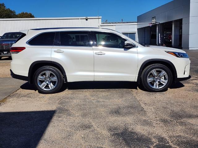 2017 Toyota Highlander Vehicle Photo in PARIS, TX 75460-2116