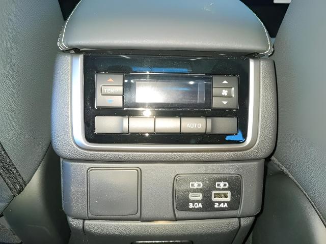 2025 Subaru Ascent Vehicle Photo in Green Bay, WI 54304