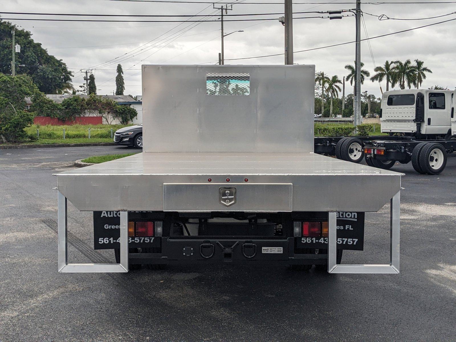 2024 Chevrolet Low Cab Forward 5500 XG Vehicle Photo in GREENACRES, FL 33463-3207