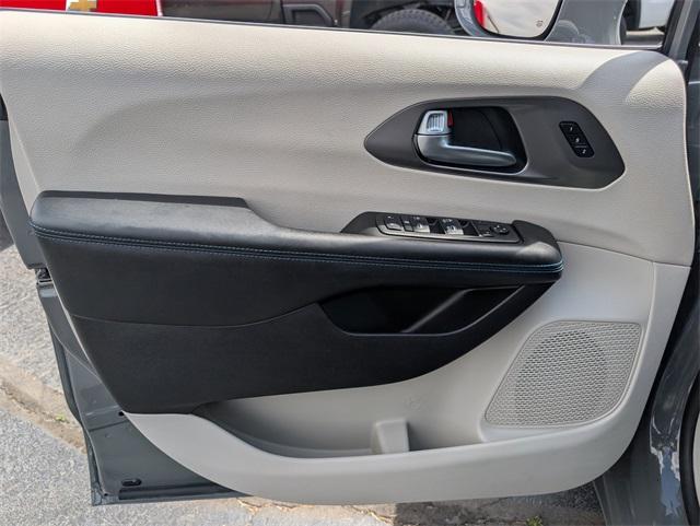 2021 Chrysler Pacifica Vehicle Photo in AURORA, CO 80012-4011