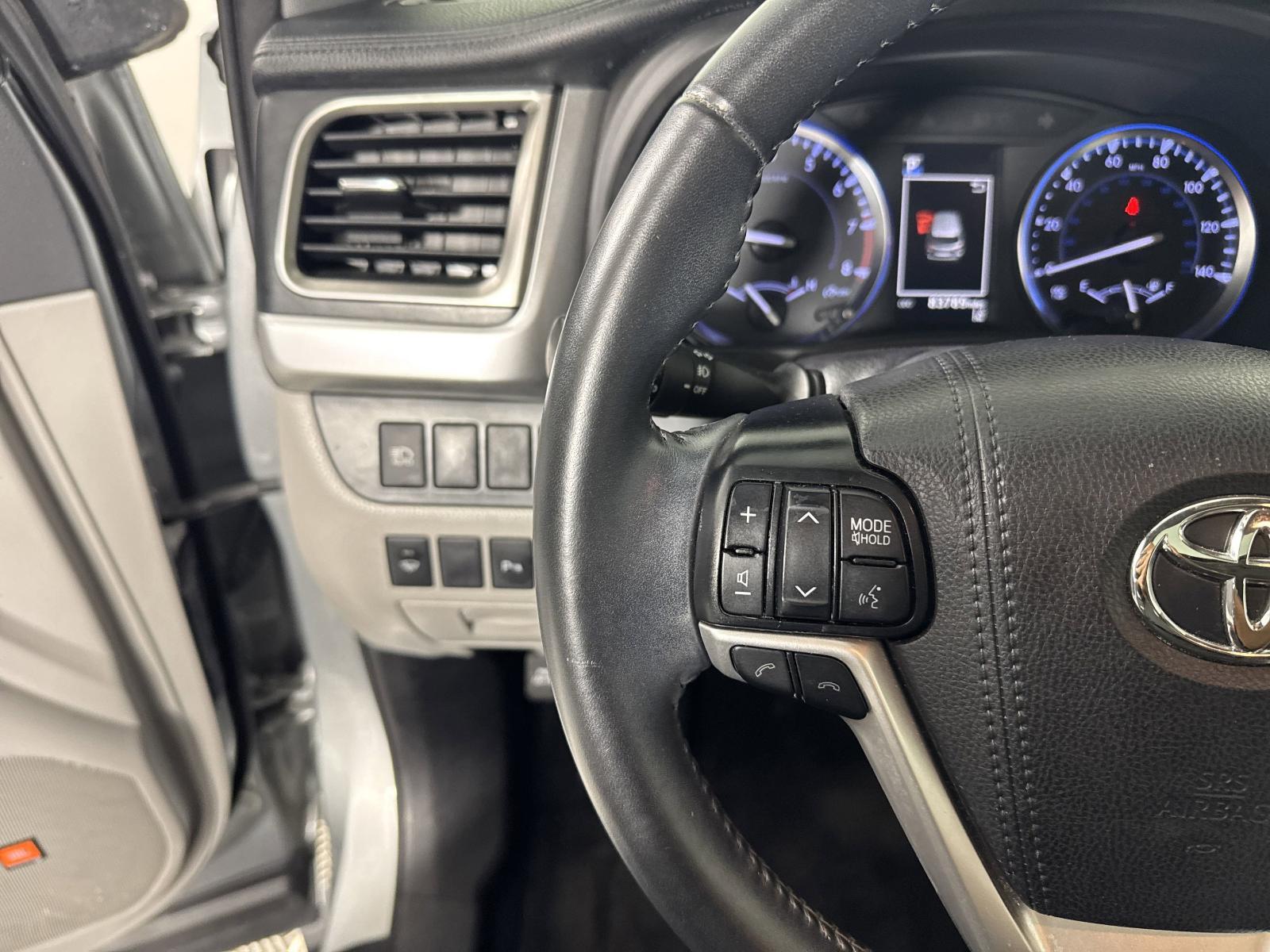 2019 Toyota Highlander Vehicle Photo in GEORGETOWN, TX 78626-7508