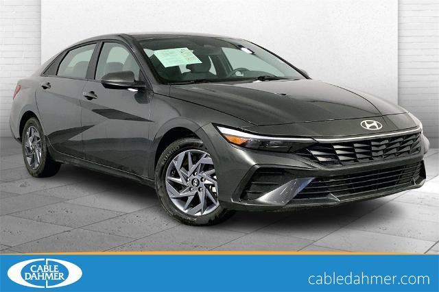 2024 Hyundai ELANTRA Vehicle Photo in Lees Summit, MO 64086