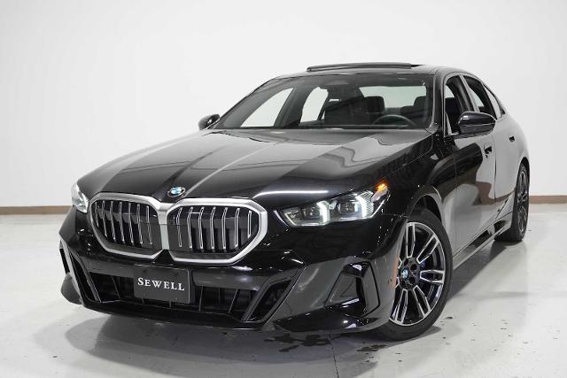 2025 BMW 540i xDrive Vehicle Photo in GRAPEVINE, TX 76051