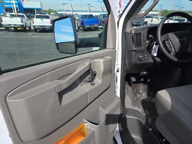 2025 Chevrolet Express Commercial Cutaway Vehicle Photo in INDEPENDENCE, MO 64055-1314