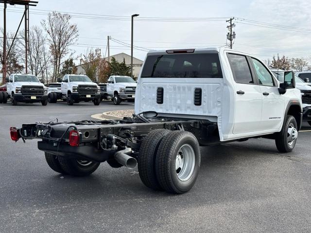 2025 GMC Sierra 3500 HD Chassis Cab Vehicle Photo in COLUMBIA, MO 65203-3903